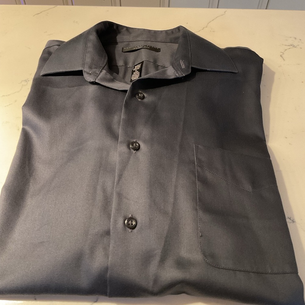 Men’s dark grey long sleeve button down shirt